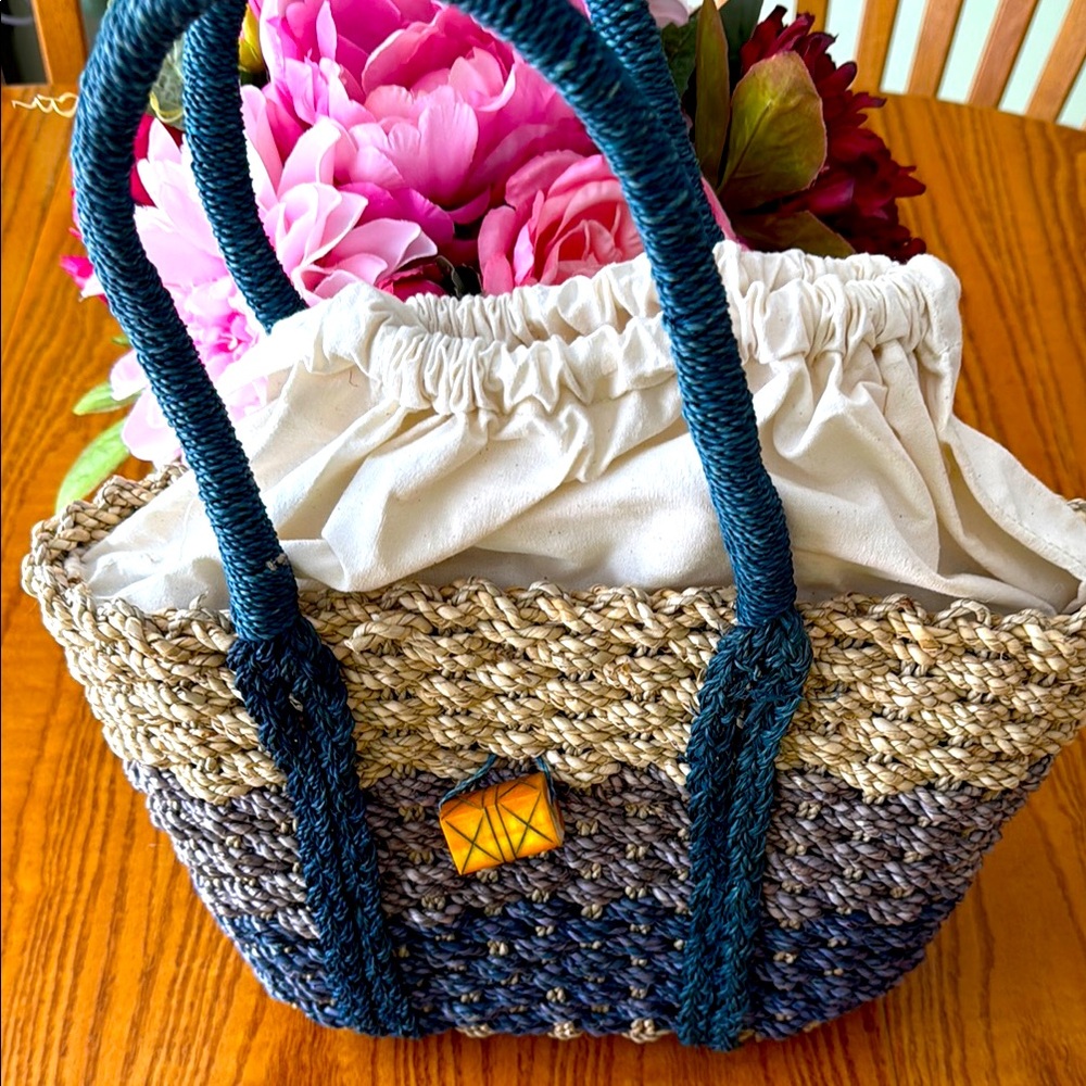 Woven Gradient Straw Tote Bag with Cream Drawstring Liner
